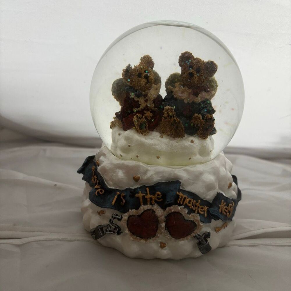Vintage Boyds Bears Love Is The Master Key Musical Snow Globe 2779SF Box Tag
